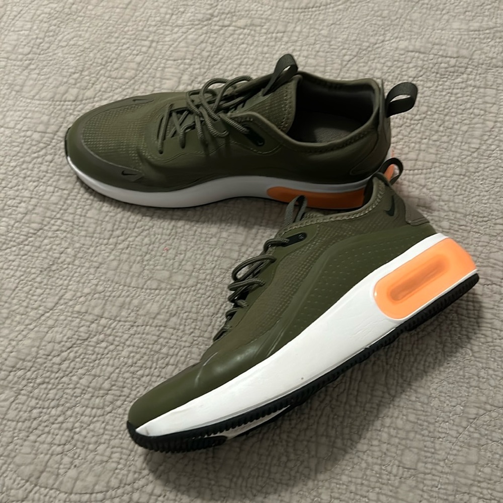 Nike Air Max Dia Medium Olive size 8